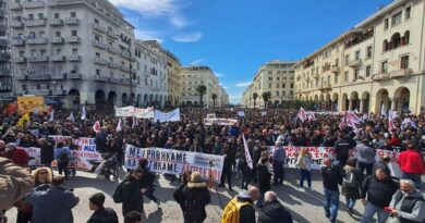 Τέμπη: Χιλιάδες κόσμου στο συλλαλητήριο στη Θεσσαλονίκη (vid)