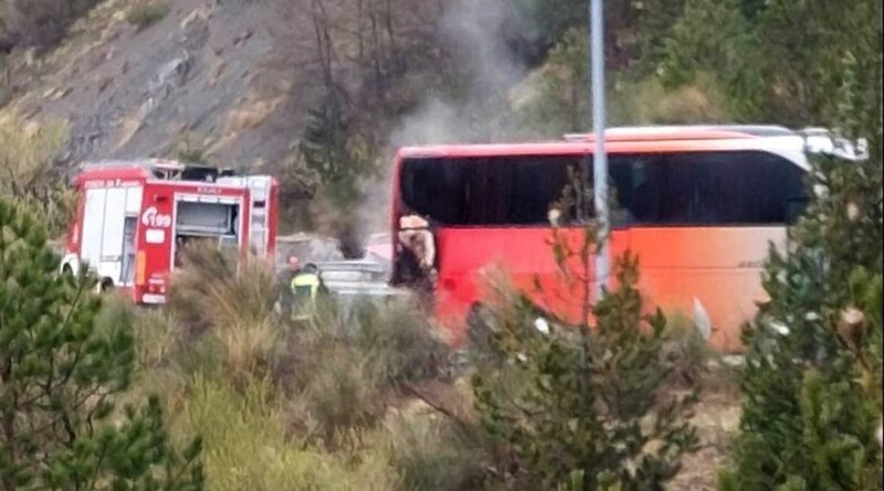 Τρόμος σε σχολική εκδρομή: Φωτιά σε λεωφορείο με μαθητές από τη Θεσσαλονίκη