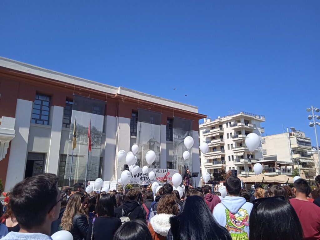 Καλαμαριά: Εκδήλωση μαθητών για τα θύματα στα Τέμπη
