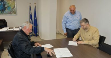 Δ. Ωραιοκάστρου: Υπογράφηκε η σύμβαση για την ασφαλτόστρωση της οδού της κεντρικής εισόδου στον Πεντάλοφο