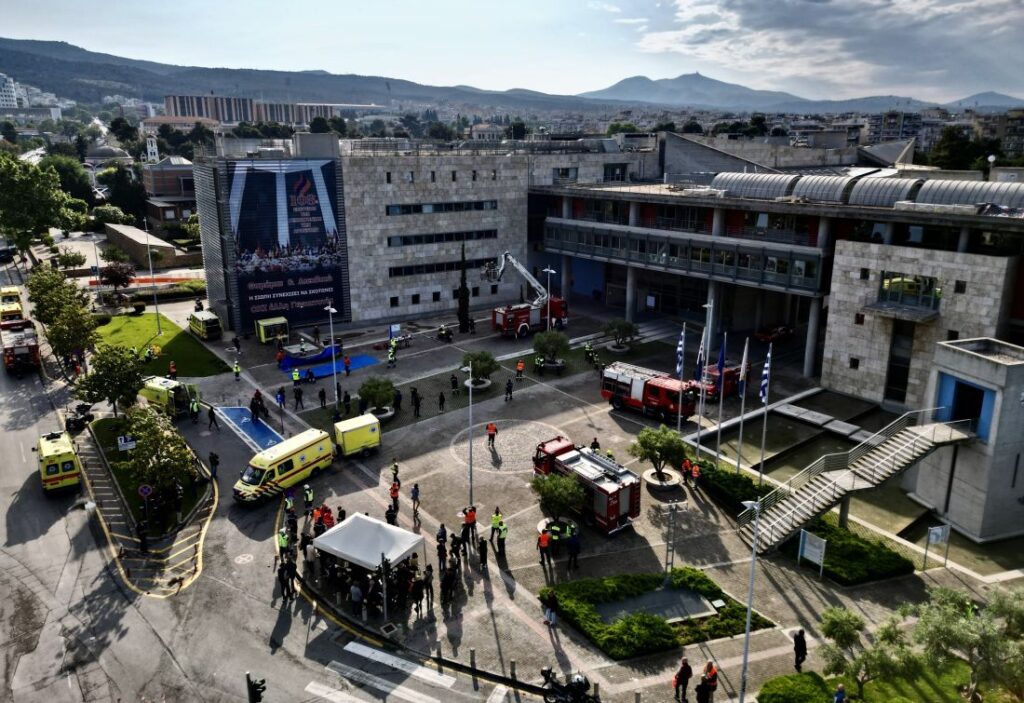 Εκκένωση του Δημαρχείου Θεσσαλονίκης μετά από σεισμό 5,8 Ρίχτερ – Ευρείας κλίμακας άσκηση ετοιμότητας
