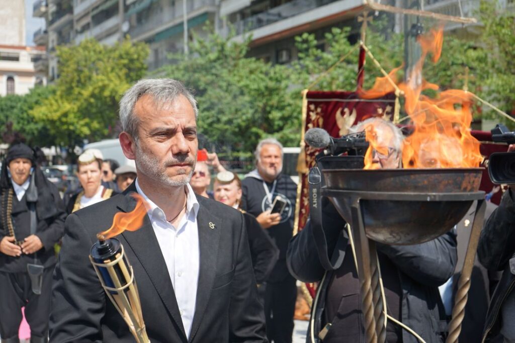 Ποντιακή Γενοκτονία: Άναψε η «Φλόγα της Μνήμης» στη Θεσσαλονίκη