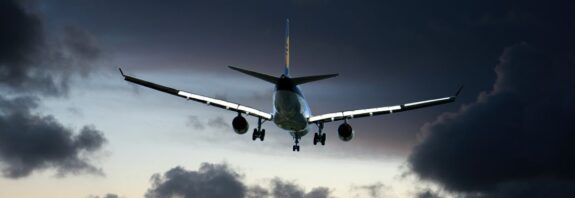 Μεθυσμένος αναστάτωσε πτήση προς τη Θεσσαλονίκη - Πετούσε μπουκάλια με νερό στους επιβάτες