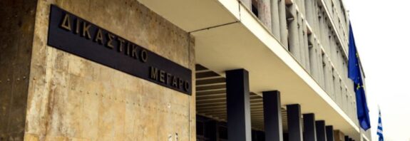 Προφυλακιστέοι οι δύο κατηγορούμενοι για τη φονική επίθεση με γκαζάκια στο σπίτι της οικογένειας Νέστορα