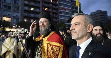 Ενθρονίστηκε ο νέος Μητροπολίτης Θεσσαλονίκης Φιλόθεος (vid)