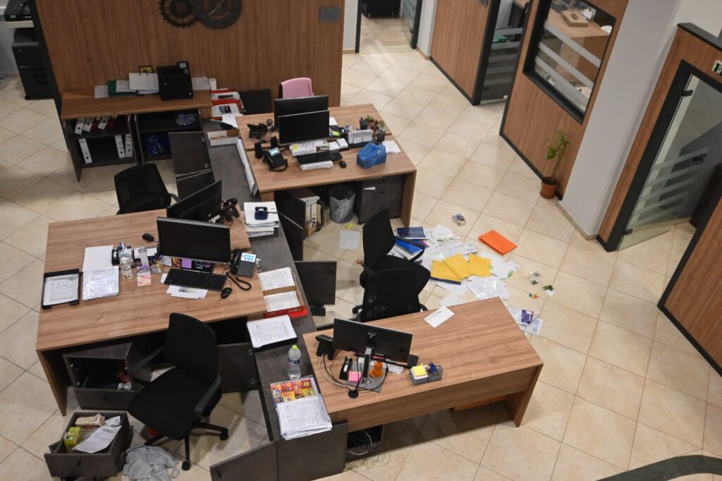 Διάρρηξη και υλικές ζημιές στα γραφεία της ΔΕΥΑΔΔ (pics)