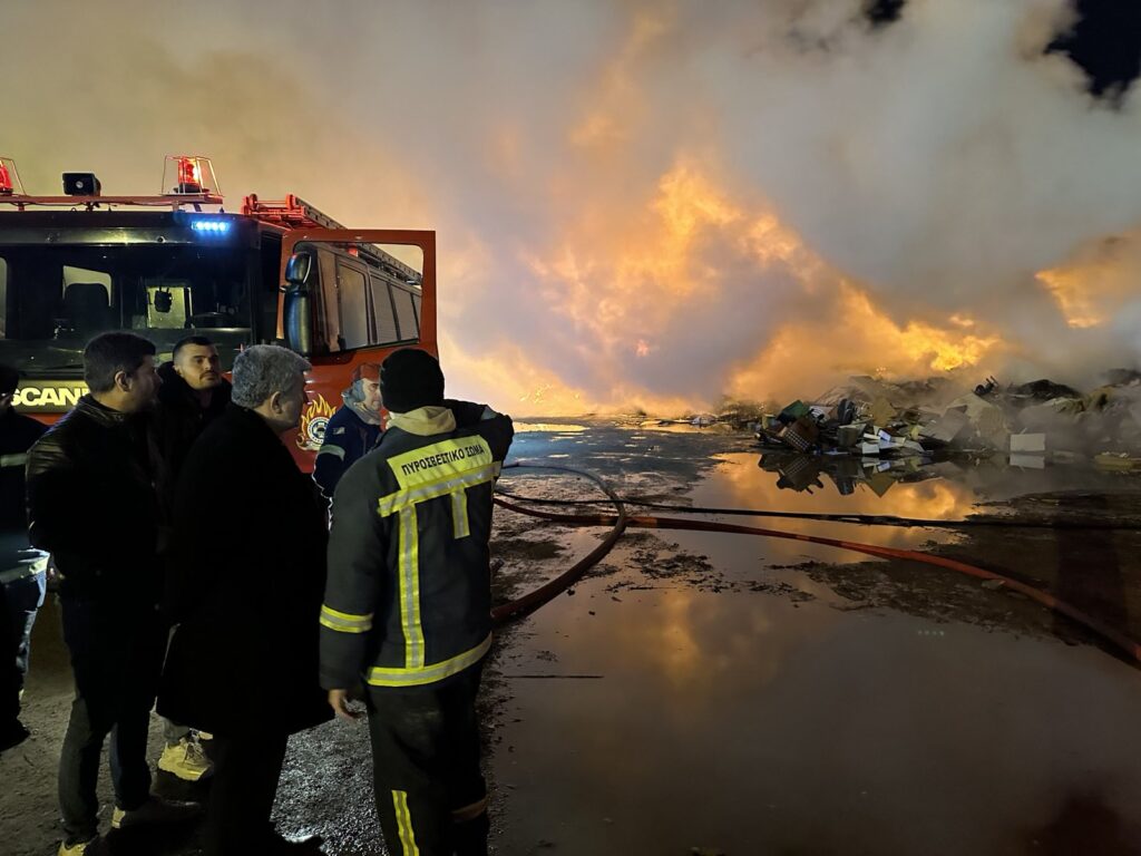 Στη μάχη με τις φλόγες από την πρώτη στιγμή ο δήμαρχος Κορδελιού – Ευόσμου Λευτέρης Αλεξανδρίδης