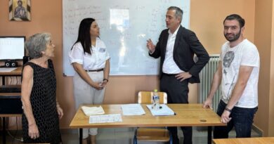 Επίσκεψη Κωνσταντινίδη στο σχολείο δεύτερης ευκαιρίας στις Φυλακές Διαβατών