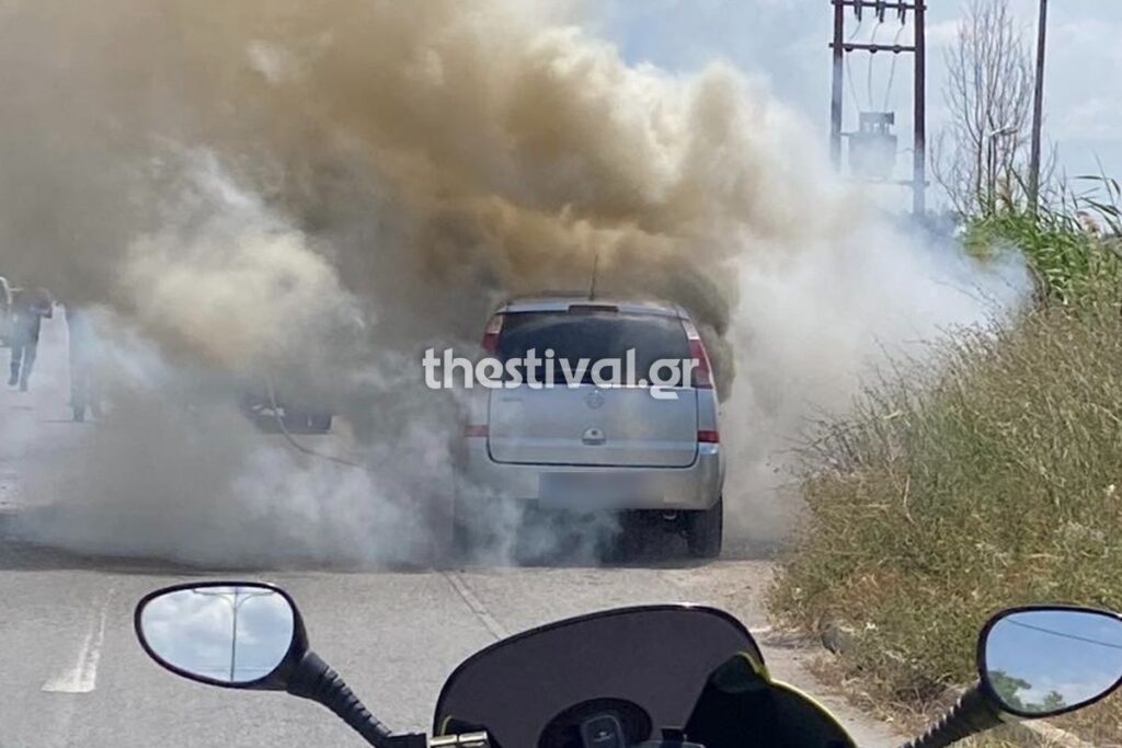 Θεσσαλονίκη: Αυτοκίνητο εν κινήσει τυλίχθηκε στις φλόγες (vid)