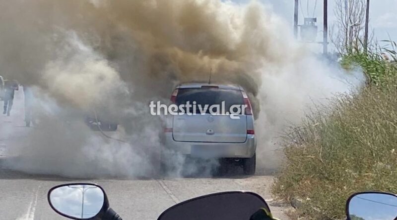 Θεσσαλονίκη: Αυτοκίνητο εν κινήσει τυλίχθηκε στις φλόγες (vid)