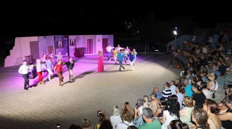 Με χορό, τραγούδια και γέλιο η «Εστία Φιλαδελφέων» παρουσίασε τη «χρυσή εποχή» του Ελληνικού Κινηματογράφου στο Ωραιόκαστρο