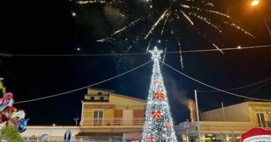 Χριστουγεννιάτικη λάμψη στη Βραχιά, το Ανατολικό και τη Σίνδο (pics)