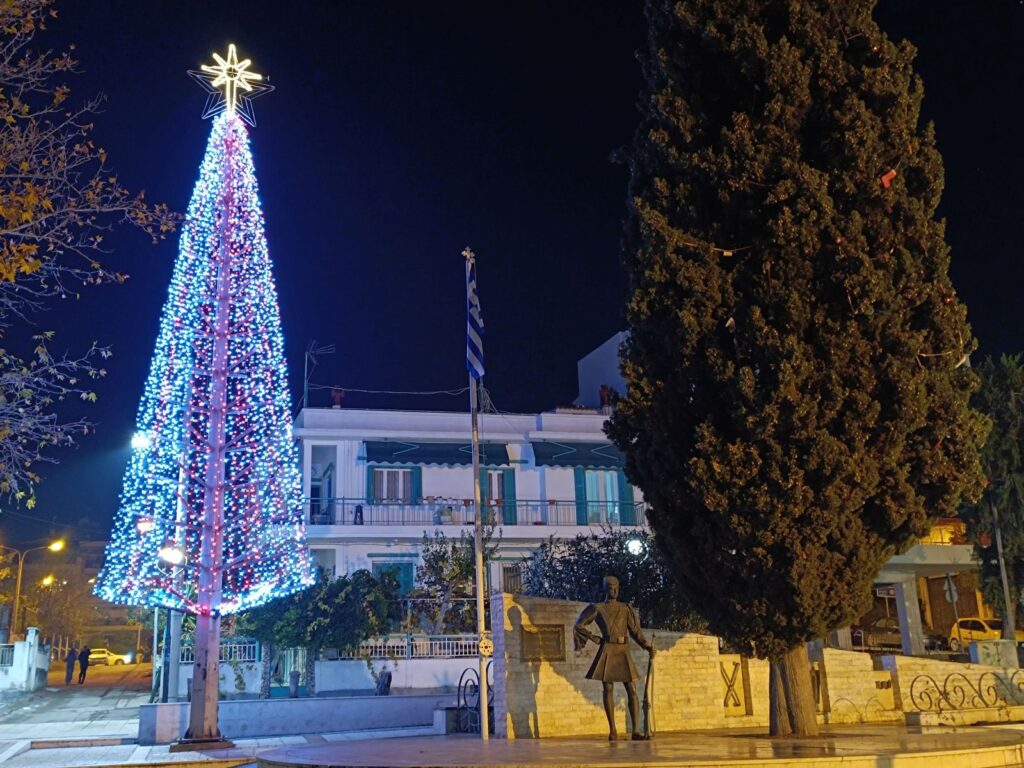 Το πνεύμα των Χριστουγέννων «αγκαλιάζει» και το Ελευθέριο -Κορδελιό - Άναψαν τα φώτα του χριστουγεννιάτικου δέντρου