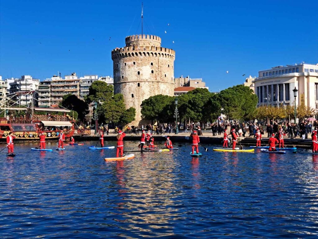 Από Αϊ-Βασίληδες που κωπηλατούν με sup γεμίζει ο Θερμαϊκός