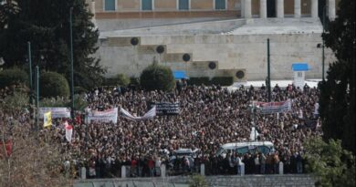 Μαζικές συγκεντρώσεις σε όλη την Ελλάδα για την τραγωδία των Τεμπών