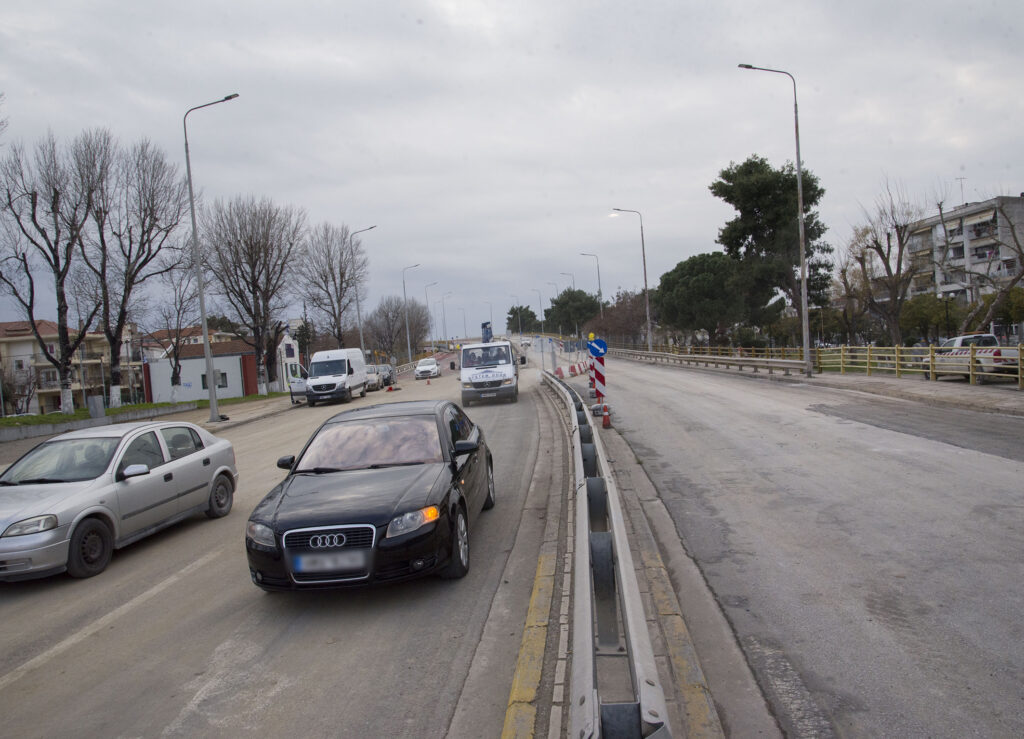 Σε αμφίδρομη κίνηση το ένα ρεύμα της Γέφυρας Δεδροποτάμου (pics)