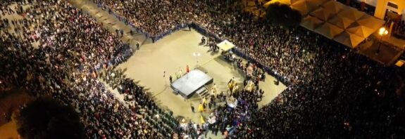 Τα ανταμώματα των Επιταφίων – Χιλιάδες τουρίστες στο θρησκευτικό έθιμο στη Θεσσαλονίκη