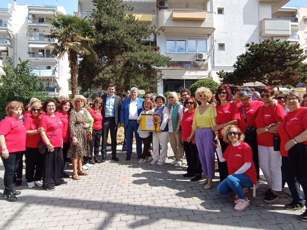 Τα μέλη των ΚΑΠΗ Κορδελιού - Ευόσμου υιοθέτησαν πάρκο και φύτεψαν 400 λουλούδια (pics)