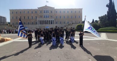 Εντυπωσίασε στην Πλατεία Συντάγματος η Φιλαρμονική του Δήμου Ωραιοκάστρου