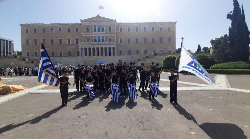 Εντυπωσίασε στην Πλατεία Συντάγματος η Φιλαρμονική του Δήμου Ωραιοκάστρου