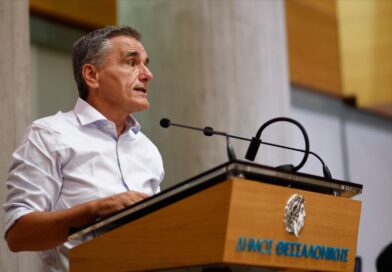 Υπέρ του δημοψηφίσματος για τη μεταφορά της ΔΕΘ ο Ευκλείδης Τσακαλώτος
