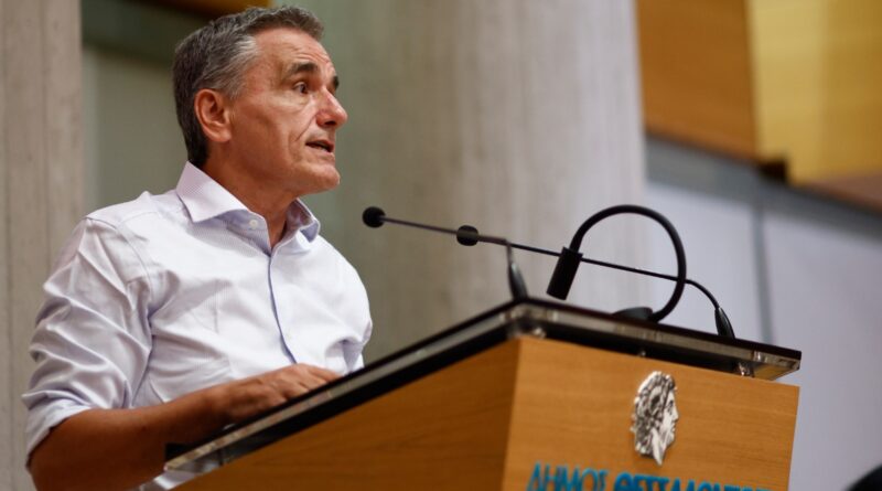 Υπέρ του δημοψηφίσματος για τη μεταφορά της ΔΕΘ ο Ευκλείδης Τσακαλώτος