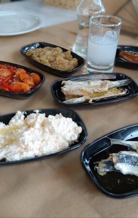 Σούπερ προσφορά στο «Ό,τι Φάμε Ό,τι Πιούμε» με μόλις 13 ευρώ για δύο άτομα!