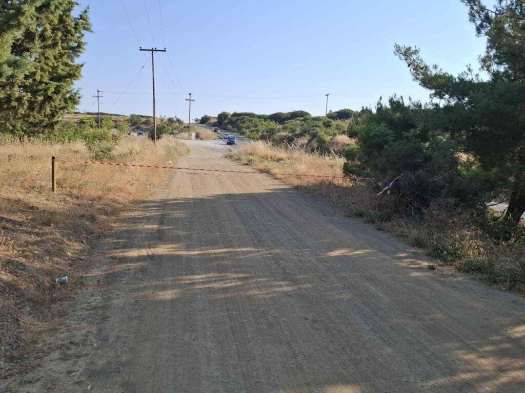 Από την Αντιδημαρχία Διαχείρισης Κρίσεων, Πολιτικής Προστασίας και Προστασίας του Πολίτη του Δήμου Ωραιοκάστρου γίνεται γνωστό πως με απόφαση του αντιπεριφερειάρχη Μητροπολιτικής Ενότητας Θεσσαλονίκης τίθεται σε ισχύ απαγόρευση κυκλοφορίας στην δασική έκταση (Δασόκτημα) του Δήμου Ωραιοκάστρου, λόγω υψηλού κινδύνου εκδήλωσης δασικής πυρκαγιάς. Ειδικότερα, με την απόφαση ορίζεται απαγόρευση κυκλοφορίας πεζών και τροχοφόρων κάθε είδους, το Σάββατο 28-06-2025 από ώρα 07.30 μέχρι την Κυριακή 29-06-2025 και ώρα 07.30. Στην απόφαση για τον Δήμο Ωραιοκάστρου αναφέρεται: Από την Δασική Υπηρεσία: Εποχούμενες περιπολίες από όργανα της Υπηρεσίας, σύμφωνα με τον ημερήσιο προγραμματισμό τους, προς τήρηση του μέτρου. Από την ΕΛΑΣ: Επιτήρηση από εποχούμενες περιπολίες στον δρόμο που ενώνει Μελισσοχώρι με Ωραιόκαστρο, στο τέλος του οικισμού Ωραιοκάστρου. Από την Πυροσβεστική Υπηρεσία: Εποχούμενες περιπολίες από όργανα της Υπηρεσίας στην δασική περιοχή Ωραιοκάστρου, προς τήρηση του μέτρου, σύμφωνα με τον ημερήσιο προγραμματισμό τους (ΚΡΟΝΟΣ 31). Από τις Ένοπλες Δυνάμεις: Εποχούμενες Περιπολίες Αμιγών Περίπολων προς τήρηση του μέτρου, σύμφωνα με τον ημερήσιο προγραμματισμό τους. Με την χρήση φραγμών – εμποδίων – κορδέλας (με μέριμνα του Δήμου Ωραιοκάστρου): Σε όλα τα σημεία εκατέρωθεν της Ε.Ο. Ωραιοκάστρου Δρυμού που συναντούν δασικούς δρόμους, Στη διασταύρωση της οδού Σιέρη με τους δύο δασικούς δρόμους (Ωραιόκαστρο), Στη διασταύρωση της οδού Μακεδονομάχου Αριστείδη Τίκα με τον δασικό δρόμο που οδηγεί στον λόφο Παλαιοκάστρου (Ωραιόκαστρο), Στη διασταύρωση της οδού Γ. Γεννηματά με την οδό Αλέξανδρου Υψηλάντη (Ωραιόκαστρο), Στη διασταύρωση των οδών Καποδίστρια και Μελισσοχωρίου με τους δύο δασικούς δρόμους, Πλησίον των κοιμητηριών Ωραιοκάστρου στην είσοδο των δύο δασικών δρόμων, Πάνω από το γήπεδο της Νεοχωρούδας προς Φράγμα Ωραιοκάστρου, Στη διασταύρωση της Ε.Ο. Θεσσαλονίκης – Κιλκίς, στο ύψος της σιδηροδρομικής γέφυρας, πλησίον της εκκλησίας της Αγίας Αικατερίνης, Πλησίον του ξενοδοχείου «Λεωνίδας», Πλησίον της σκήτης Αγίας Μαρίας Μαγδαληνής (Λητή).