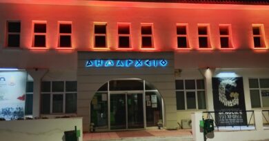 Πορτοκαλί το Δημαρχείο Ωραιοκάστρου για την Παγκόσμια Ημέρα Σκλήρυνσης κατά Πλάκας
