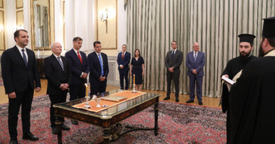 Ορκίστηκαν τα νέα μέλη της κυβέρνησης στο Προεδρικό Μέγαρο