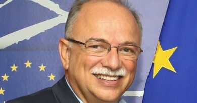 Παπαδημούλης: Η 44η επέτειος γάμου και η ρετρό φωτογραφία
