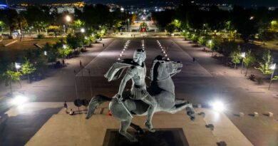 Φωταγωγήθηκε το άγαλμα του Μεγάλου Αλεξάνδρου στη Θεσσαλονίκη (pics)