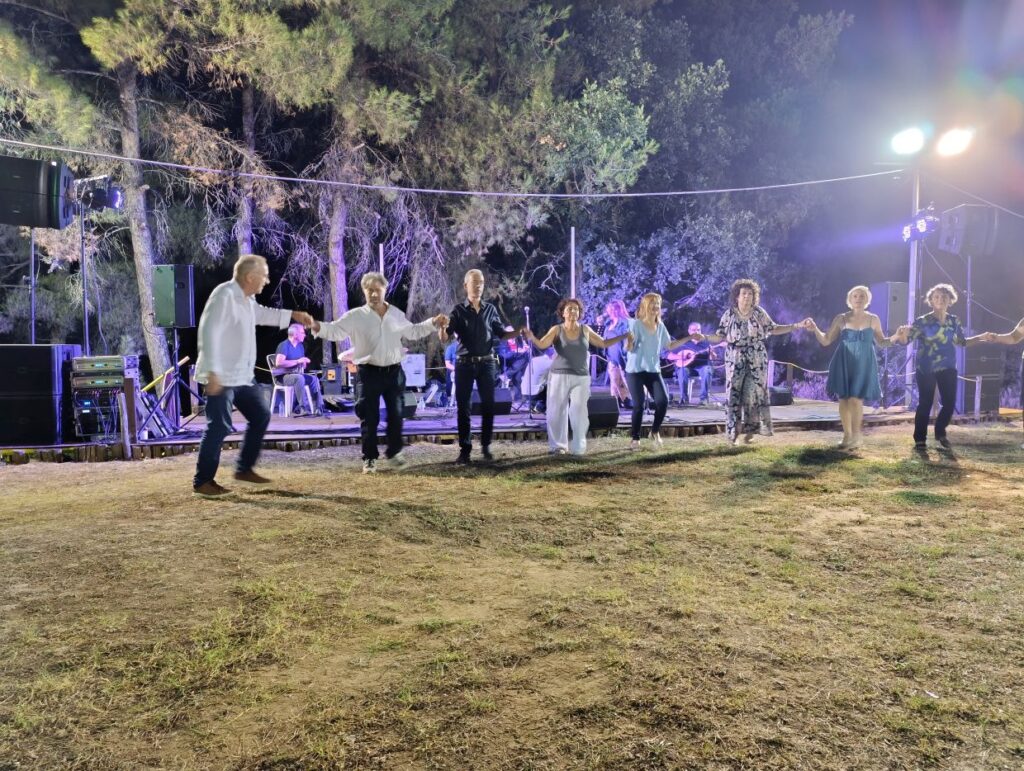 Γλέντι με παραδοσιακούς χορούς και τραγούδια στο Μελισσοχώρι