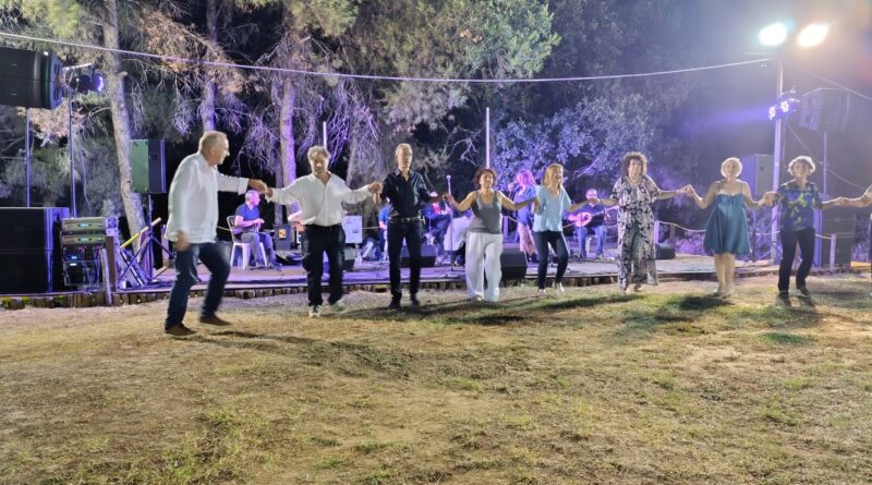 Γλέντι με παραδοσιακούς χορούς και τραγούδια στο Μελισσοχώρι