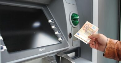 Δίχως χρεώσεις από σήμερα οι αναλήψεις στα ΑΤΜ ελληνικών τραπεζών