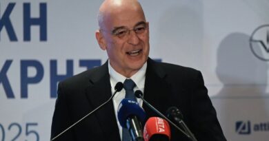 Δένδιας: Οι Ένοπλες Δυνάμεις διέθεταν ολόκληρη πολυκατοικία σε έναν αξιωματικό – 800.000 οι απώλειες των εσόδων