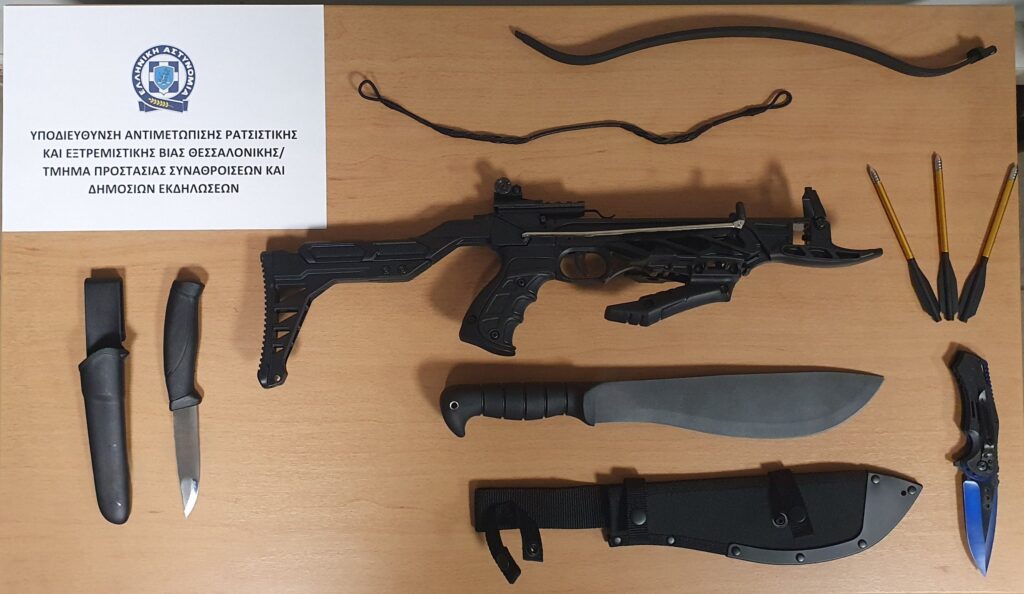 Συνελήφθη 17χρονος για εμπρησμό δικύκλου στο Φάληρο – Κουβαλούσε μαχαίρια και βαλλίστρα (pic)!