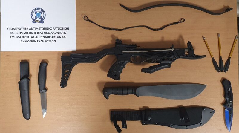 Συνελήφθη 17χρονος για εμπρησμό δικύκλου στο Φάληρο – Κουβαλούσε μαχαίρια και βαλλίστρα (pic)!