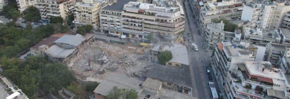 Θεσσαλονίκη: Τέλος εποχής για την ιστορική «Αλυσίδα» – Εικόνες drone από την κατεδάφισή (vid)