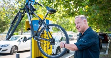 Έκλεψαν εργαλεία από τον σταθμό επισκευής ποδηλάτων στη Νέα Παραλία