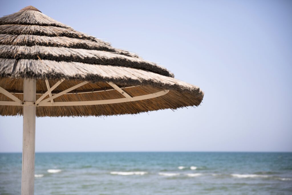 MyCoast: «Σύννεφο» οι καταγγελίες για καταλήψεις, ναυαγοσώστες και παρανομίες σε παραλίες - Οι πρωταθλητές της αυθαιρεσίας