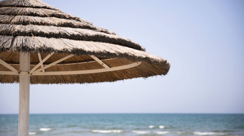 MyCoast: «Σύννεφο» οι καταγγελίες για καταλήψεις, ναυαγοσώστες και παρανομίες σε παραλίες - Οι πρωταθλητές της αυθαιρεσίας