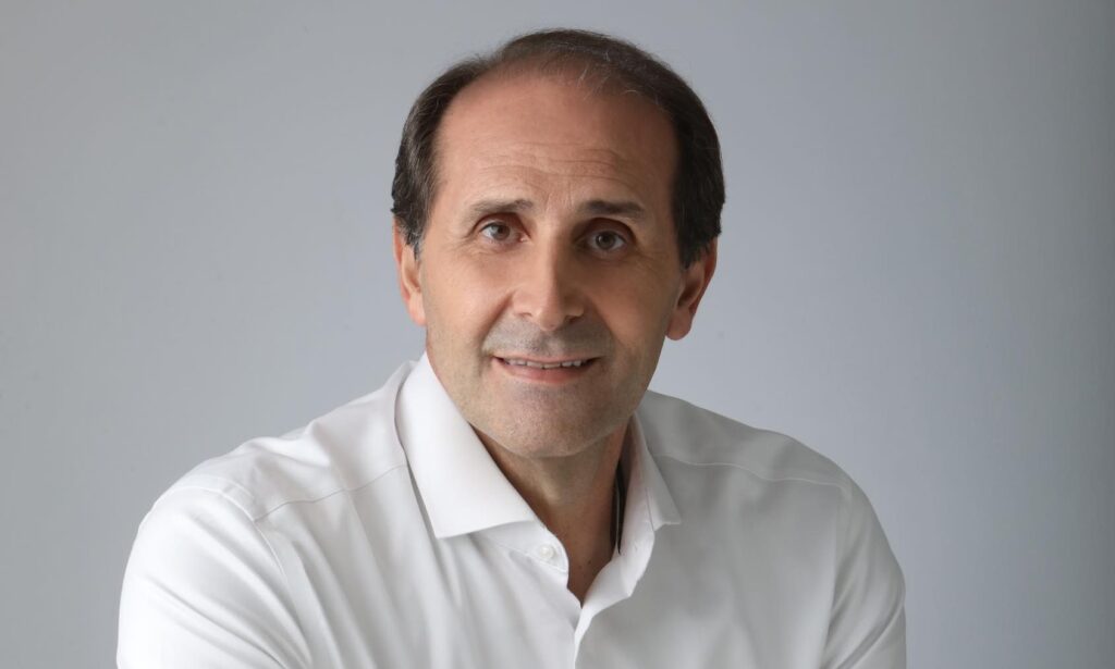Απόστολος Βεσυρόπουλος: Χωρίς απινιδωτή πέθανε ο άνθρωπος που εισηγήθηκε την αύξηση τους – Το Σάββατο το «τελευταίο αντίο»