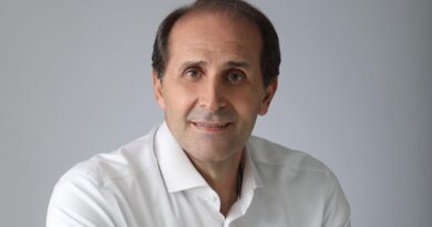 Απόστολος Βεσυρόπουλος: Χωρίς απινιδωτή πέθανε ο άνθρωπος που εισηγήθηκε την αύξηση τους – Το Σάββατο το «τελευταίο αντίο»