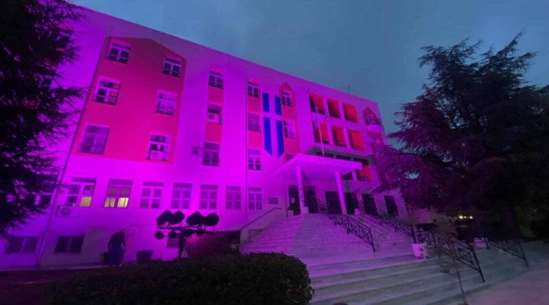 Ροζ για την Πρόληψη του Καρκίνου του Μαστού το κτίριο Διοίκησης του ΓΝ «Παπανικολάου»