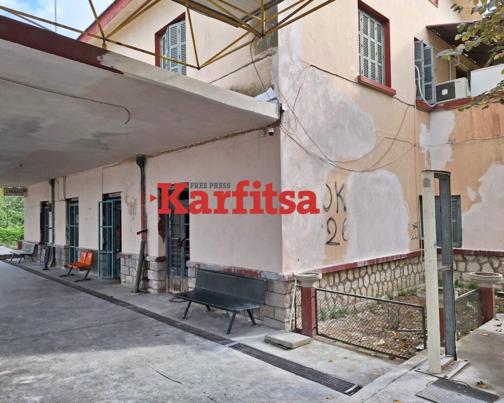 Σίνδος: Άρχισαν οι εργασίες στον σιδηροδρομικό σταθμό – Το άλλοτε εγκαταλελειμμένο κτίριο μεταμορφώνεται (pics, vid)