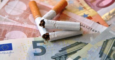 Σχέδια για «ευρω-φόρο» έως και 3 ευρώ στα τσιγάρα - Καμπανάκι από τον Πιερρακάκη για αύξηση του λαθρεμπορίου