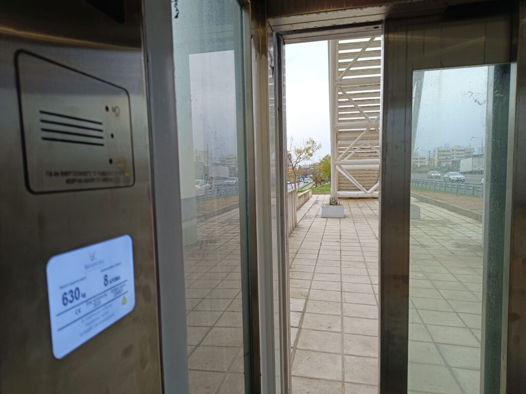 Δήμος Κορδελιού – Ευόσμου: Τέθηκε σε λειτουργία ο ανελκυστήρας στην πεζογέφυρα της οδού Ολυμπιάδος, στην Περιφερειακή Οδό