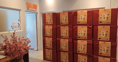 «Τα ξωτικά φέρνουν τα δώρα τους» σε σχολεία του Δ. Ωραιοκάστρου για να στηρίξουν ευάλωτες κοινωνικές ομάδες