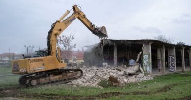 Κατεδαφίζονται τα επί 33 χρόνια εγκαταλελειμμένα κτίρια της ΑΓΝΟ στη Σταυρούπολη